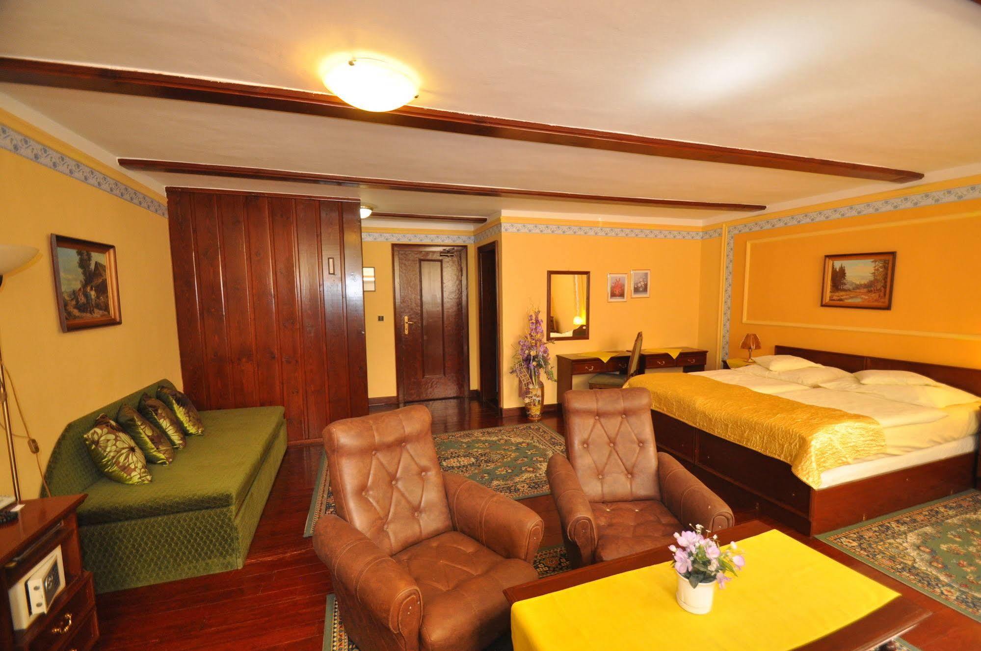 Garni -Hotel Barbakan 레보카 외부 사진