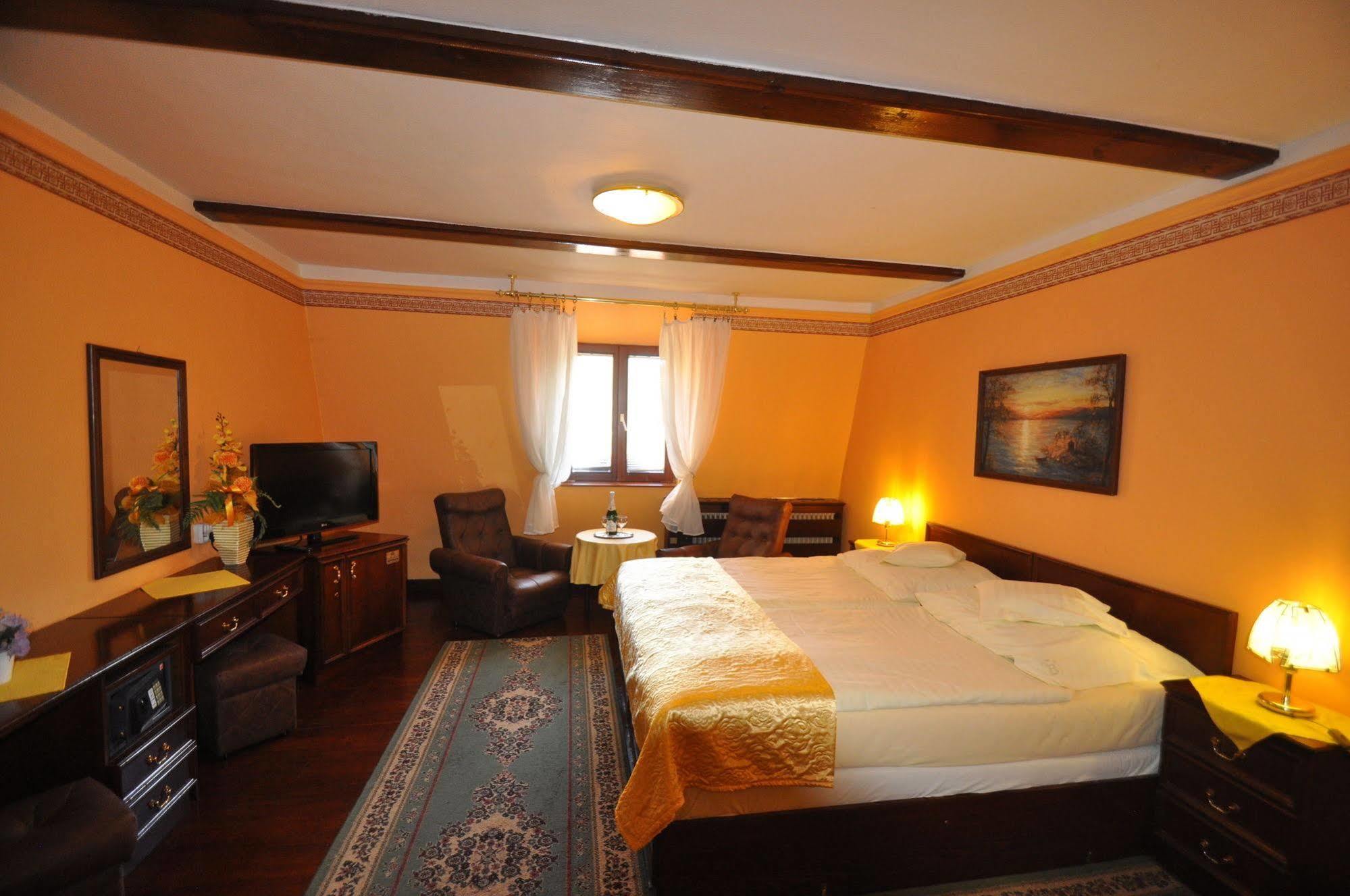 Garni -Hotel Barbakan 레보카 외부 사진